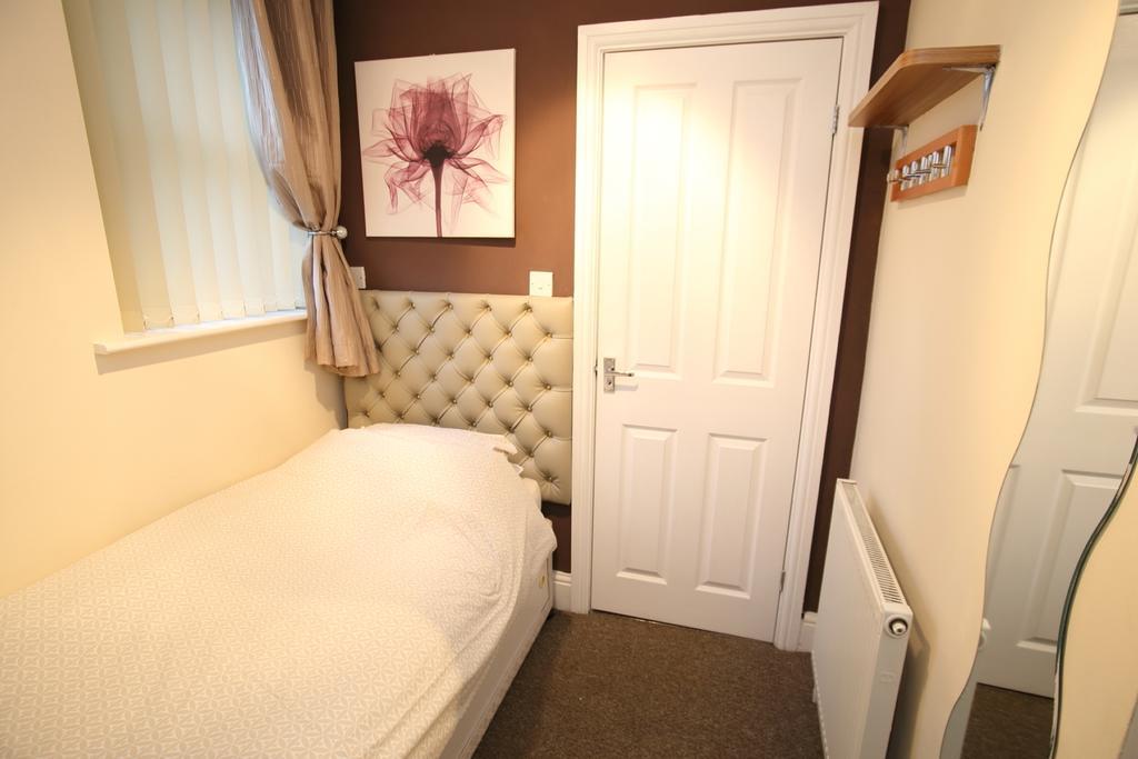 Soccer Suite Liverpool Room photo