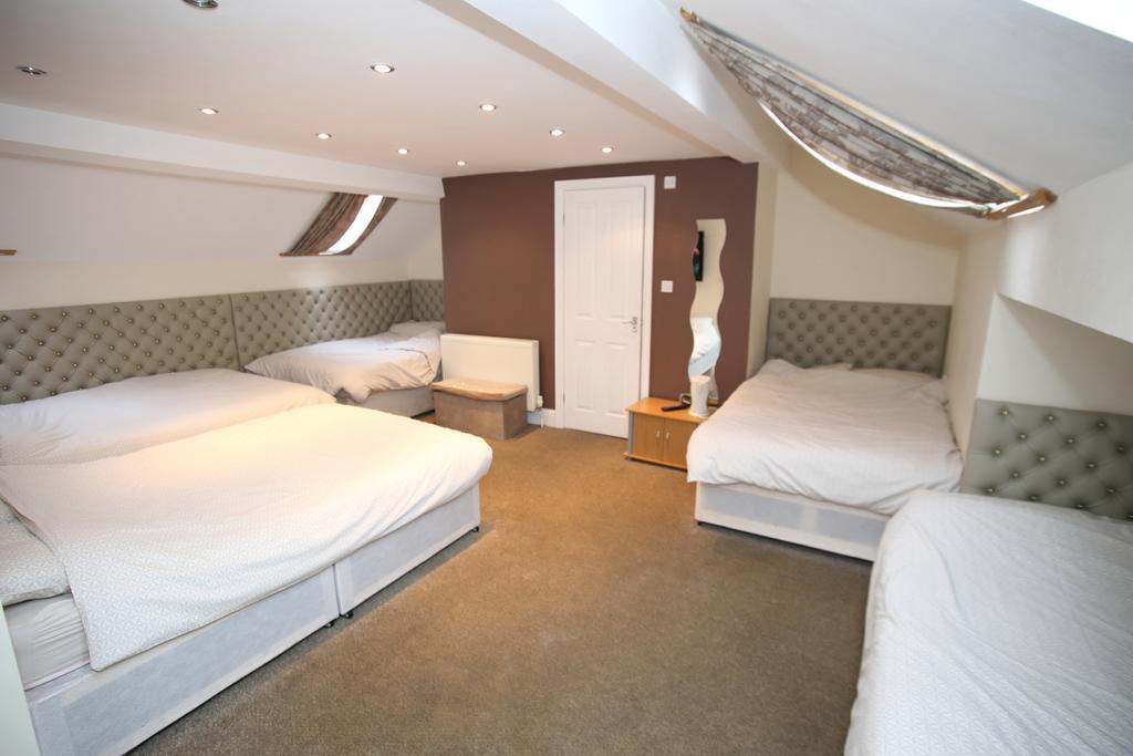 Soccer Suite Liverpool Room photo