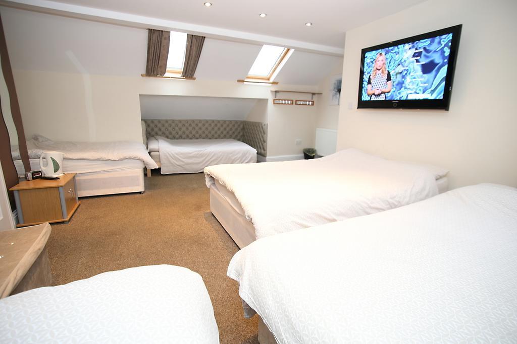 Soccer Suite Liverpool Room photo