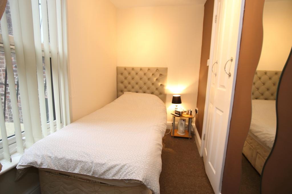 Soccer Suite Liverpool Room photo